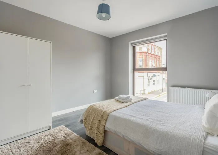 Modern Double Room With Shared Bathroom