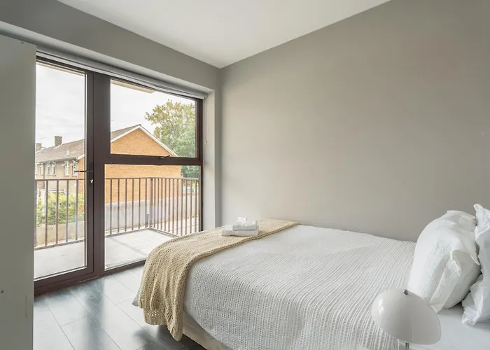 Modern Double Room With Shared Bathroom